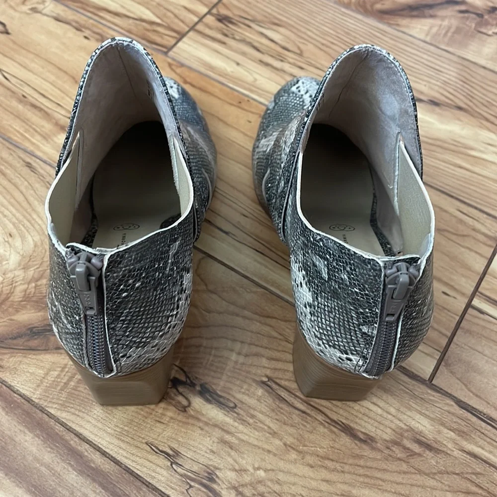 BC Footwear Born in California Women's Azalea Snake Print Ankle Boots NWOB